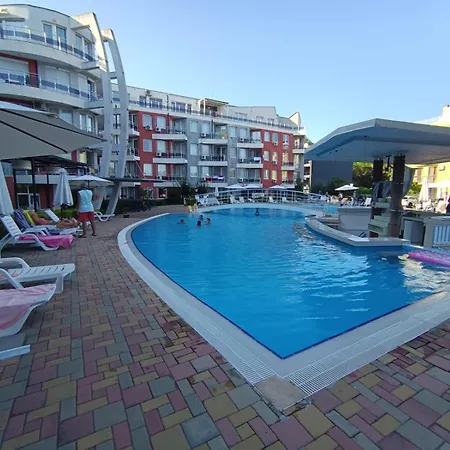 On The Third Floor In Emberli Aparthotel. Apartment Lozenets