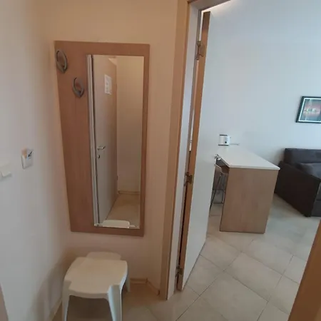 On The Third Floor In Emberli Aparthotel. شقة 3*